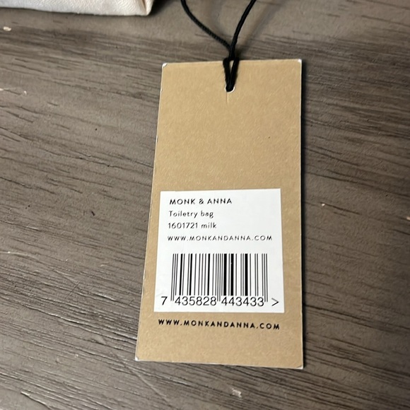 LINEN MONK & ANNA TOILETRY BAG - Picture 2 of 11